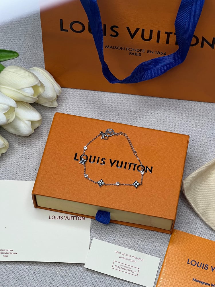 إسوارة LOUIS VUITTON معدن فضي ماستر كواليتي