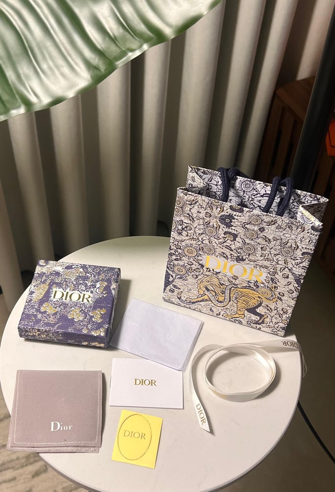 سلسال Dior ذهبي - لؤلؤة