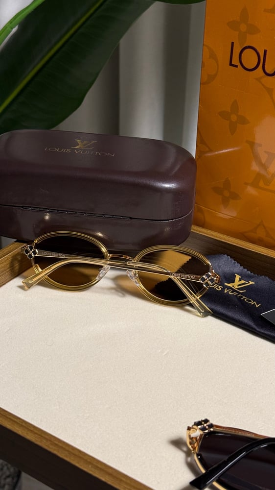 نظارة LOUIS VUITTON{لونين}