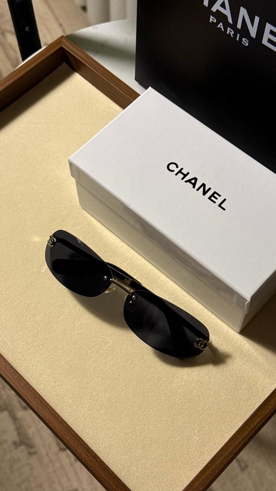 نظارة CHANEL -   أطار فضي  - عدسة وردي
