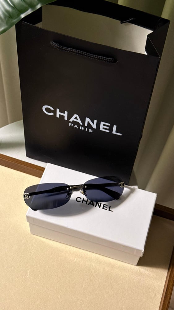 نظارة CHANEL -   أطار فضي  - عدسة اسود