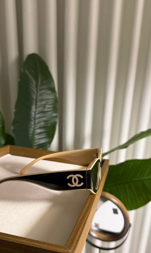 نظارة CHANEL عدسه اسود