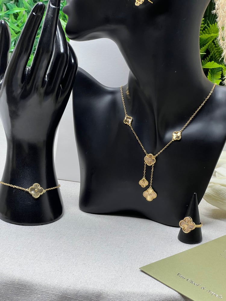 صورة طقم Van Cleef Arpels طقم van cleef ذهبي ماستر كواليتي