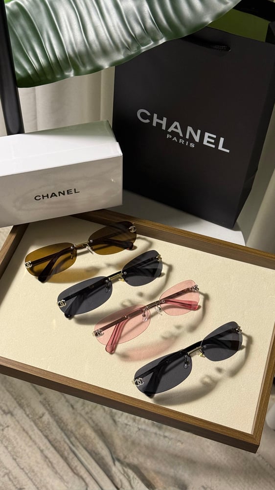 نظارة CHANEL -   أطار فضي  - عدسة اسود