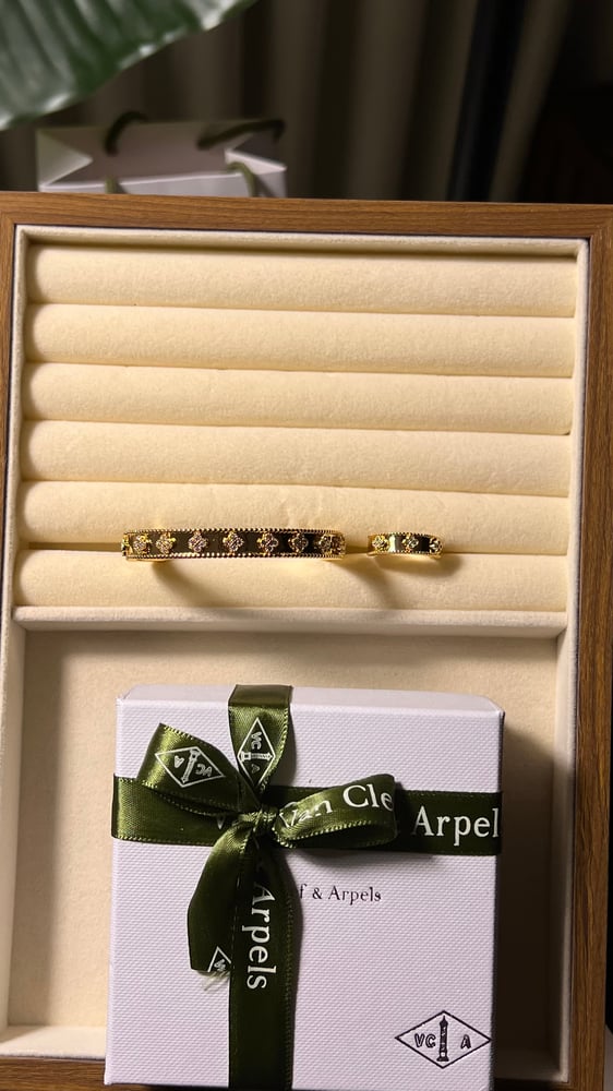 اسوارة + خاتم من van Cleef