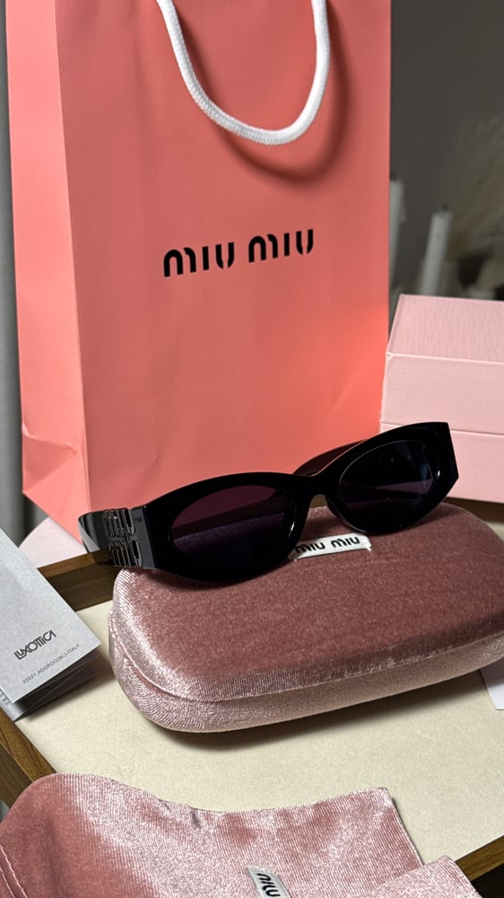 نظارة MIU MIU أطار اسود - عدسة أسود