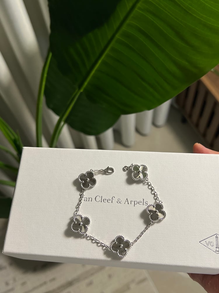 إسوارة Van cleef فضي