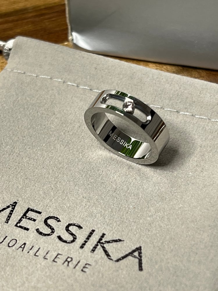 صورة خاتم Messika خاتم Messika معدن فضي متوفر فقط مقاس 8 ماستر كواليتي
