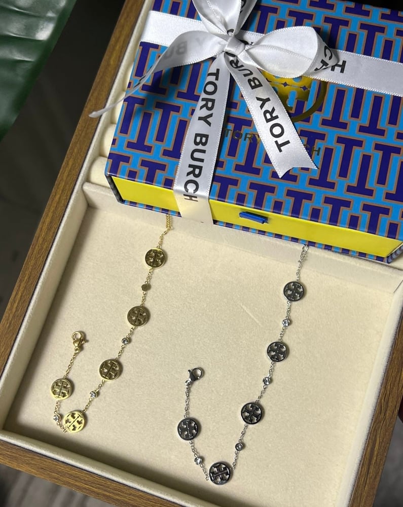 إسوارة TORY BURCH معدن ذهبي بفصوص ماستر كواليتي