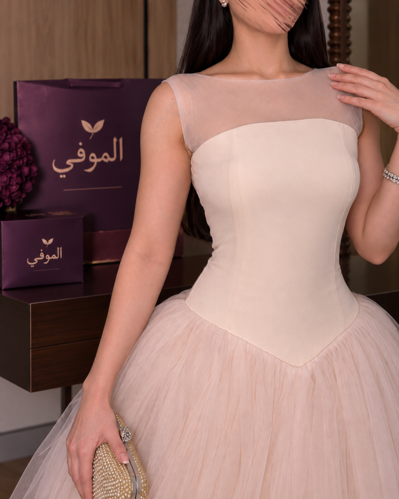 فستان تول وردي ناعم بقصة كورسيه