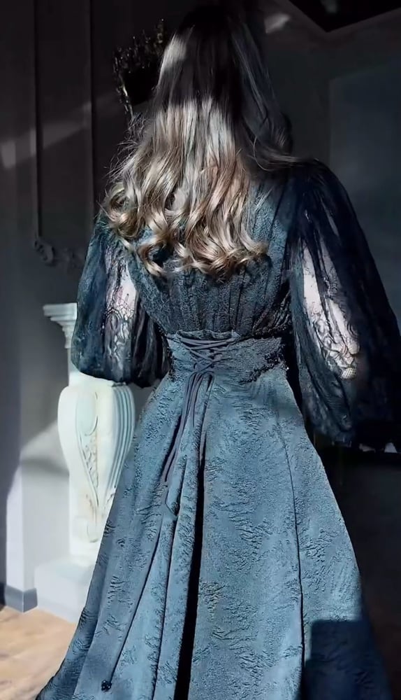 فستان سهرة بخامة جاكار
