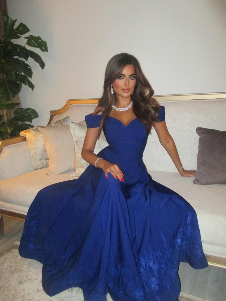 فستان سهرة كريب مع تطريز خاص الطول