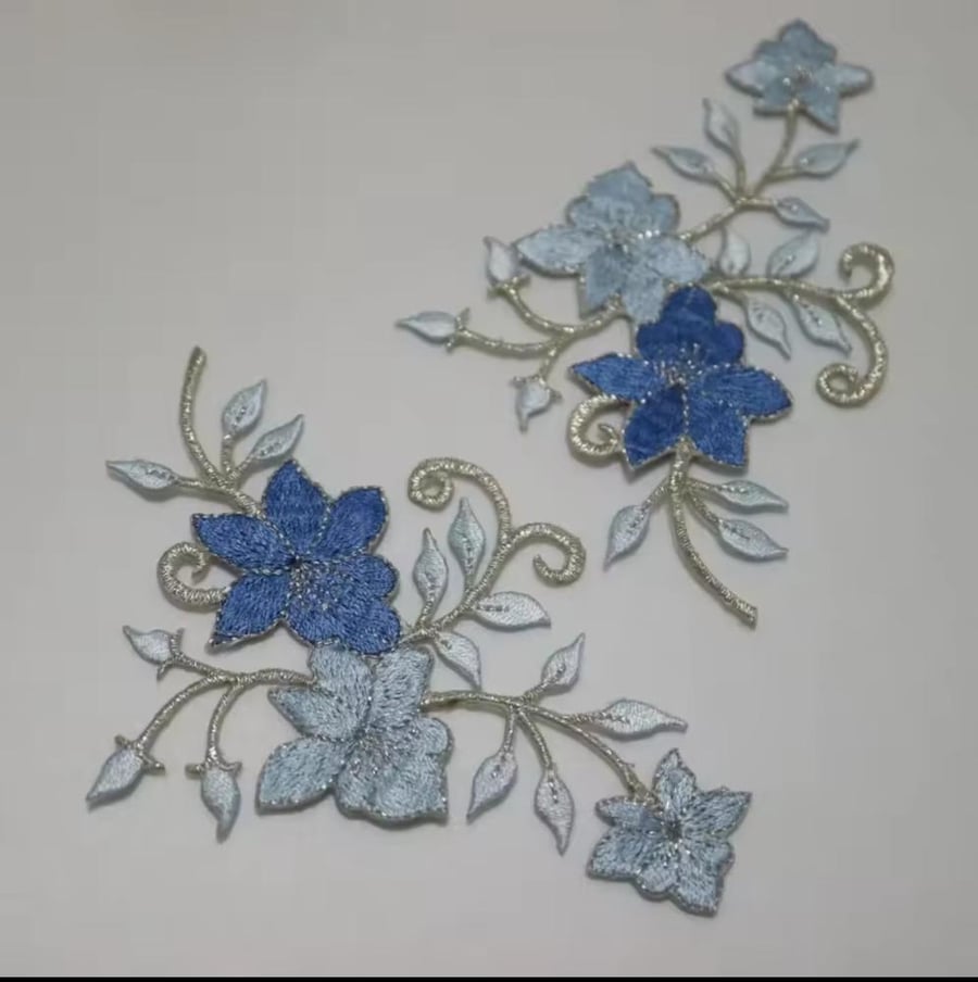 Embroidery flowers fixed by ironing or sewing (two pieces) blue