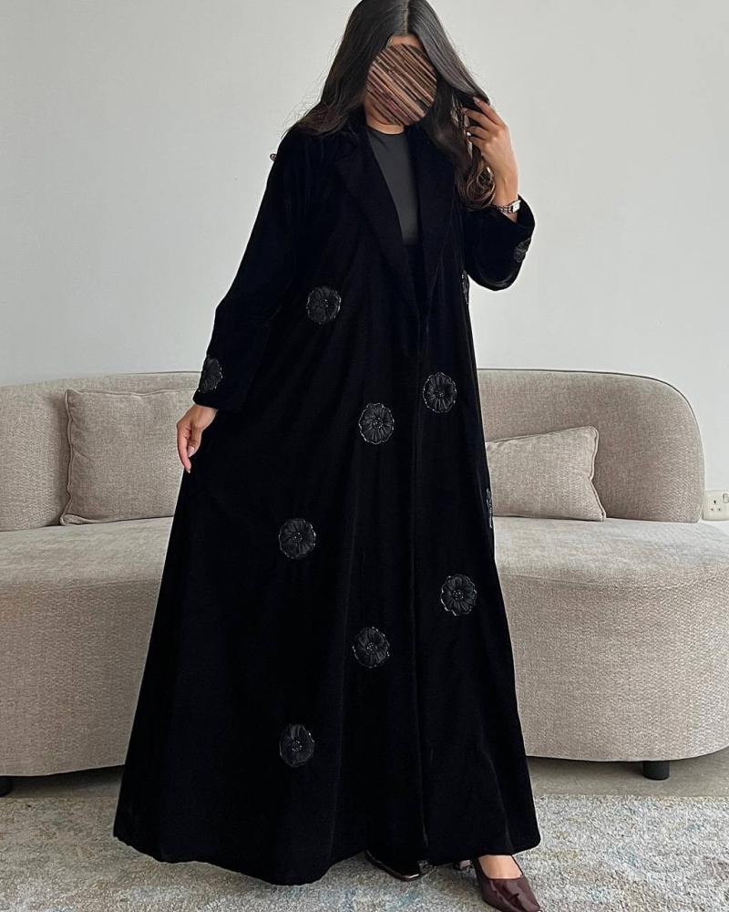 عباية مخمل أسود بورد منثور وشك خرز