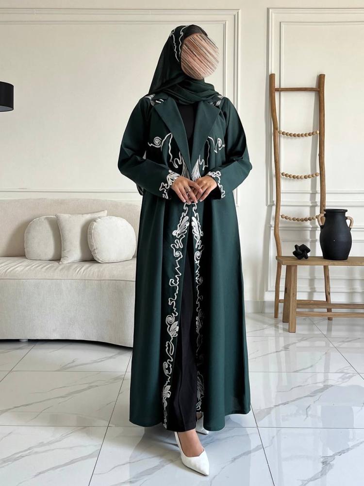 عباية كريب زيتية بتطريز راقٍ