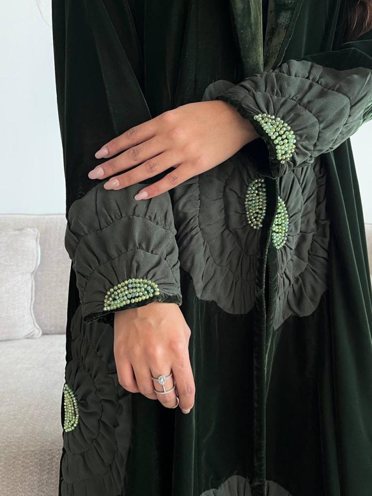 عباية مخمل زيتي بياقة بليزر ملكية