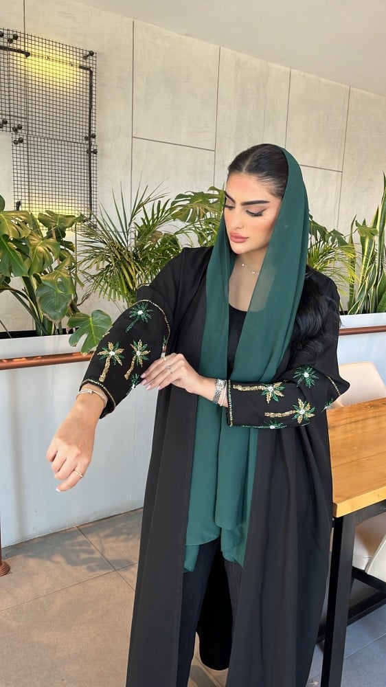 عباية منمت أسود قصة عادية بشك يدوي نخيل