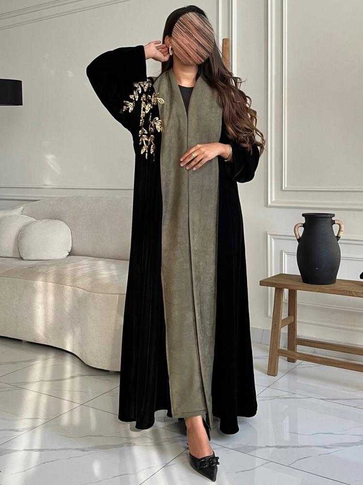 عباية مخمل أسود وشمواه زيتي مطرزة