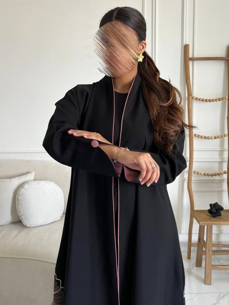 عباية كريب بتطريز دوائر زهرية خلفية