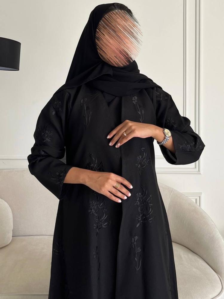 عباية كريب واقف مطرزة باللون الأسود