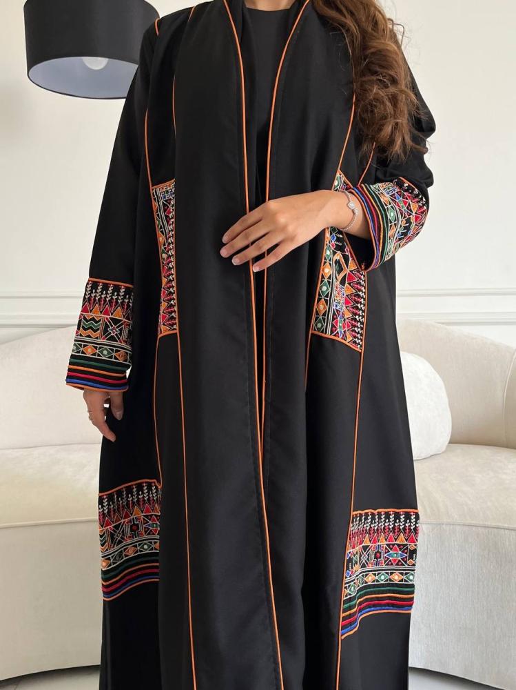 العباية الكريب بتطريز ملون وقيطان برتقالي فاخر