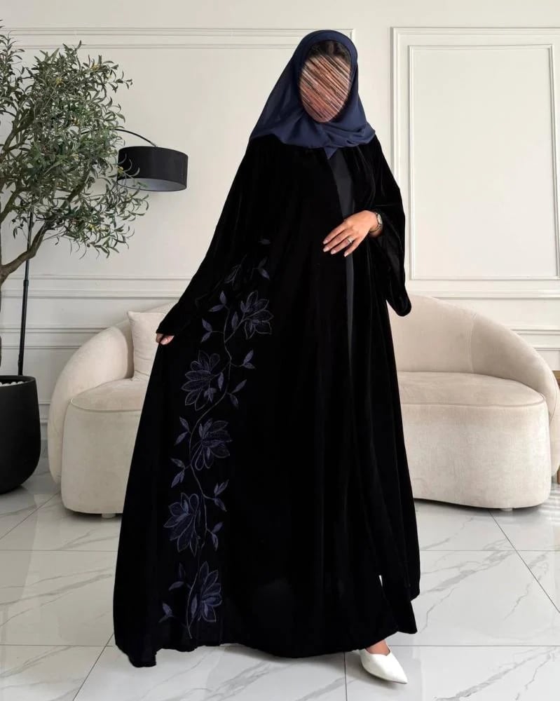عباية مخمل نص كلوش بتطريز يدوي