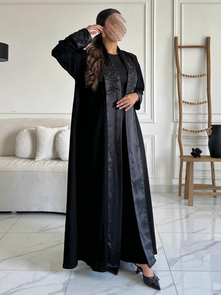 عباية كريب وساتان بشك خرز أسود فاخر