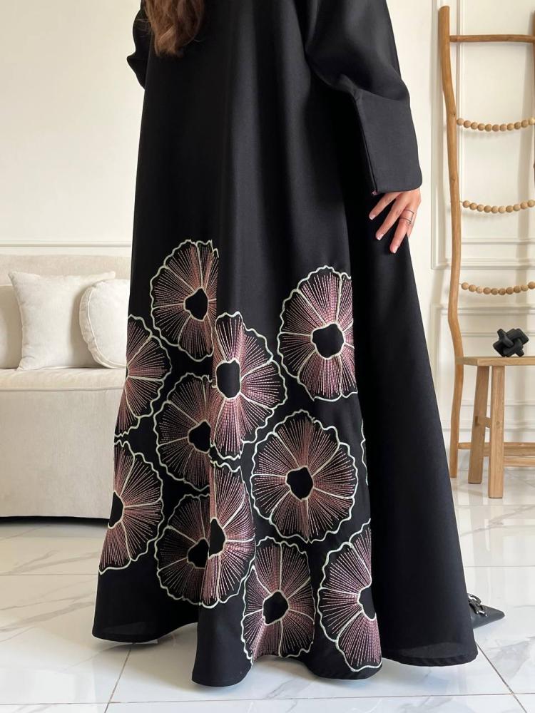 عباية كريب بتطريز دوائر زهرية خلفية