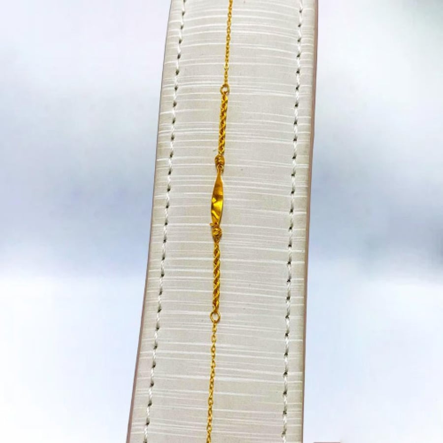 A bracelet made of 21-karat gold, weighing 0.77 grams.