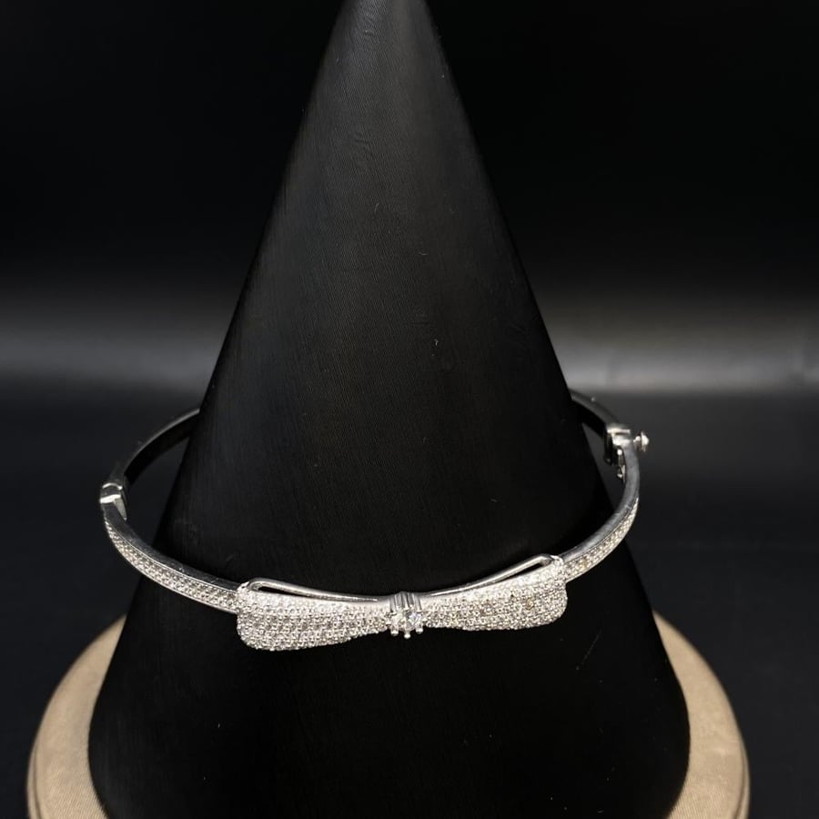 18-karat gold bracelet, weight 8.47 grams