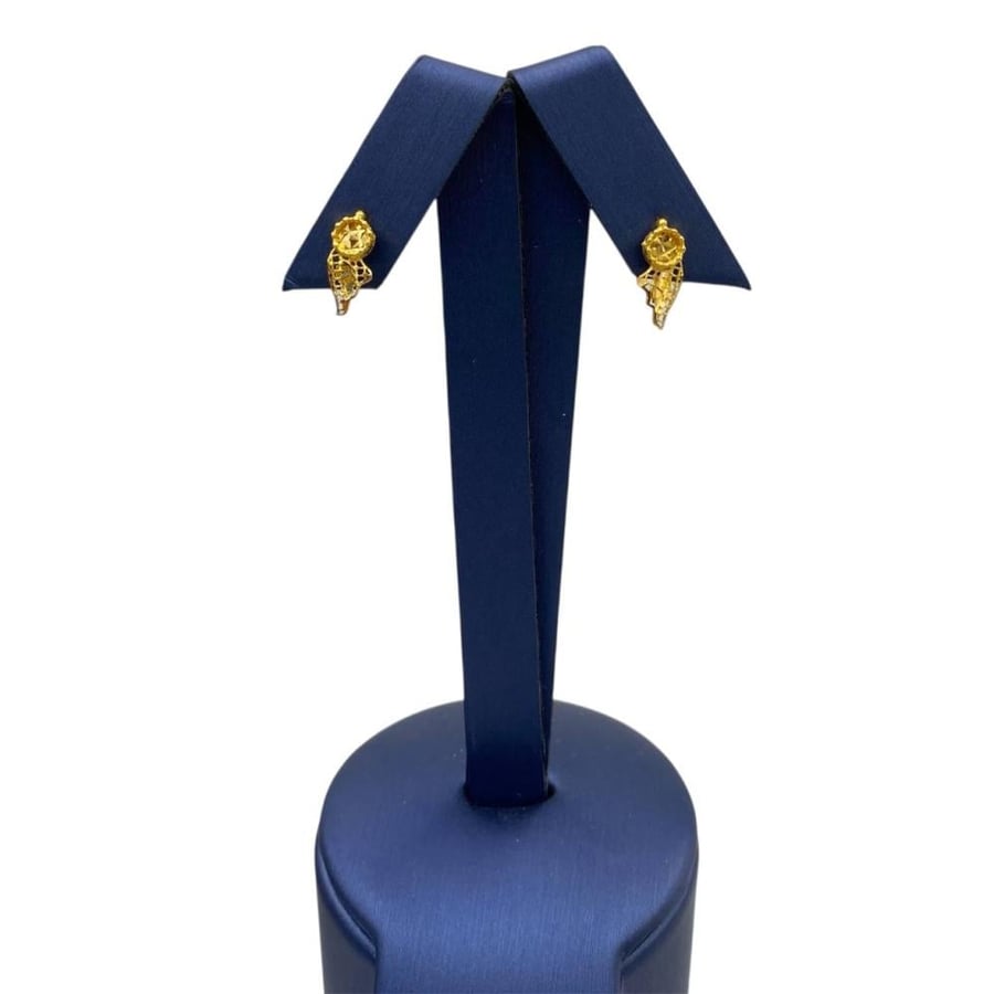 21-karat gold set, weighing 9.71 grams