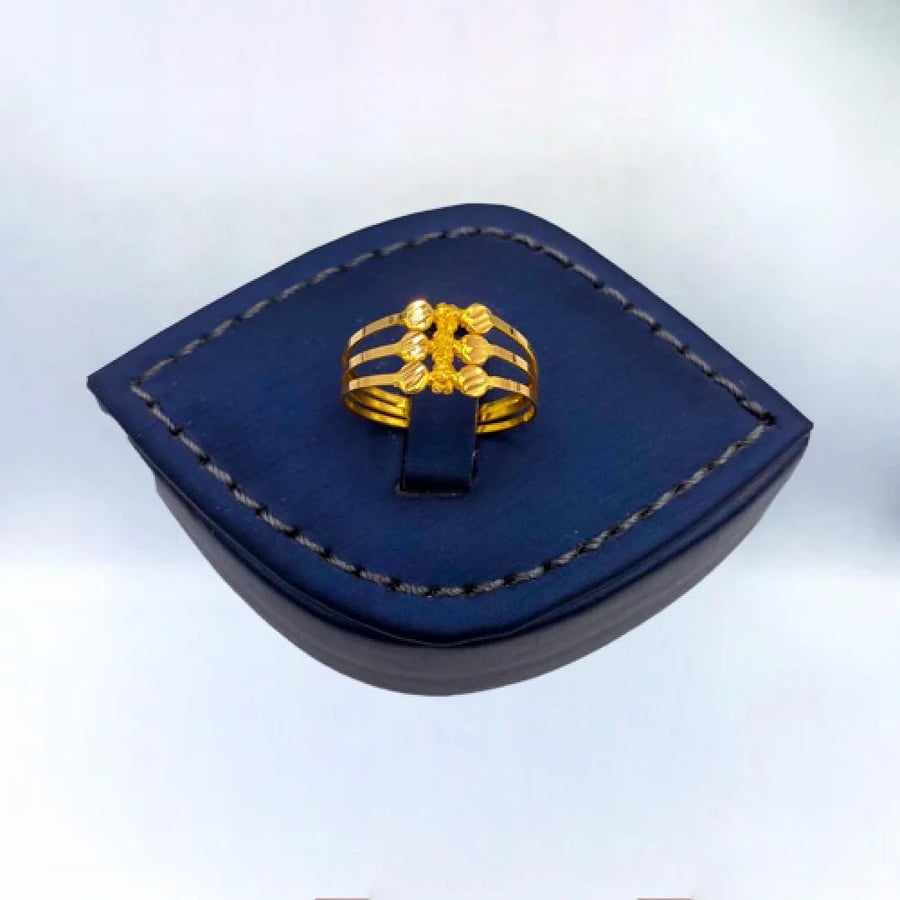 21 karat gold ring, weight 1.88 g