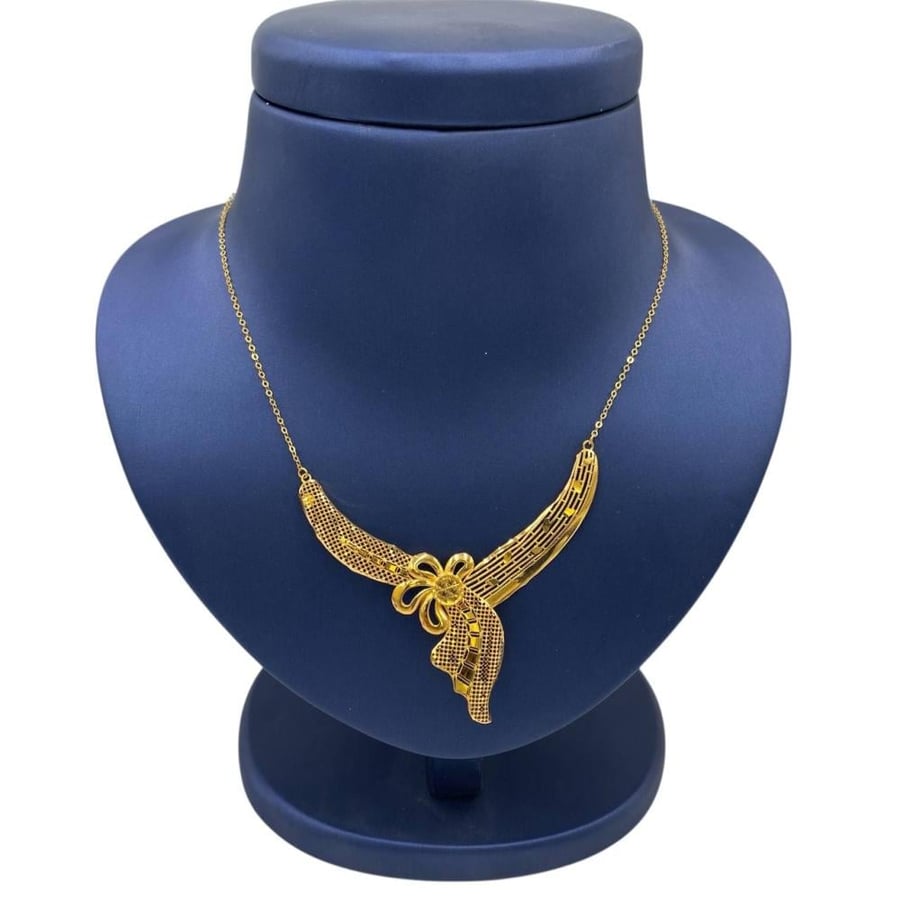 21-karat gold set, weighing 9.71 grams