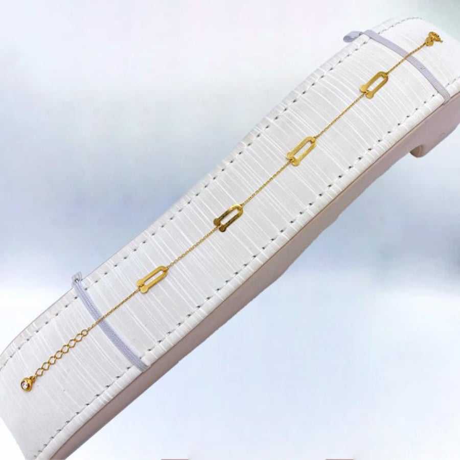 18 karat gold bracelet, weight 1.45 grams