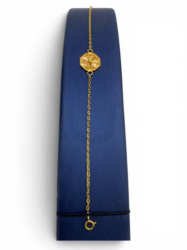 18 karat gold set, weight 8 grams
