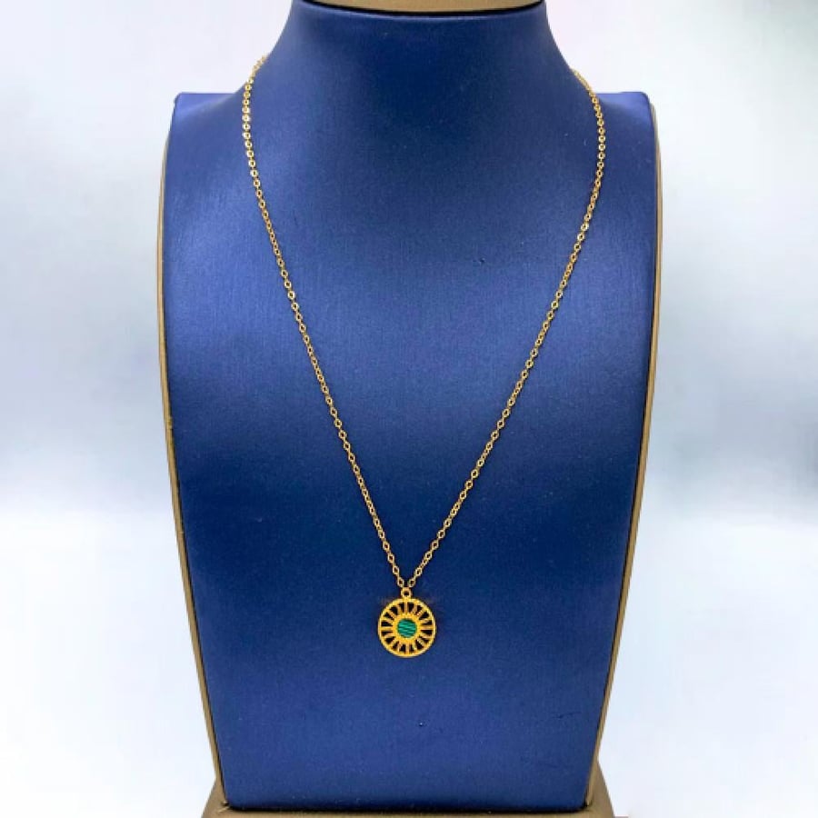21 karat gold necklace, weight 2.2 grams