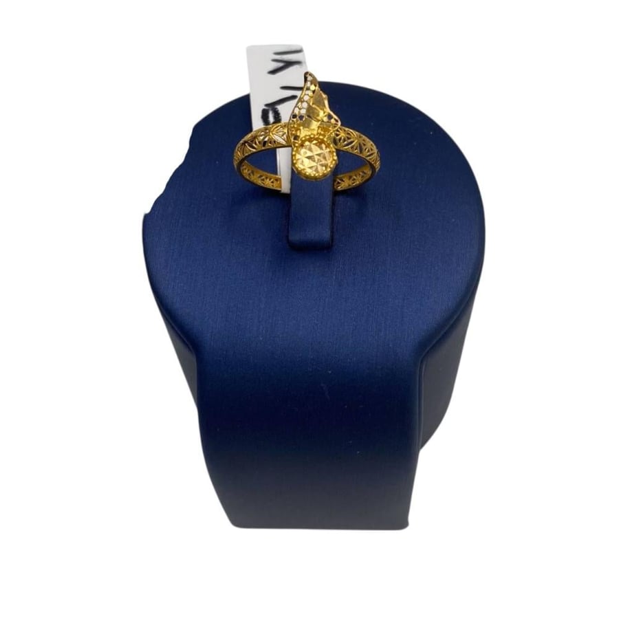 21-karat gold set, weighing 9.71 grams