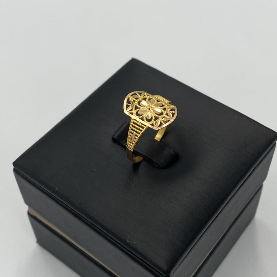 21 karat gold ring, weight 1.25 grams