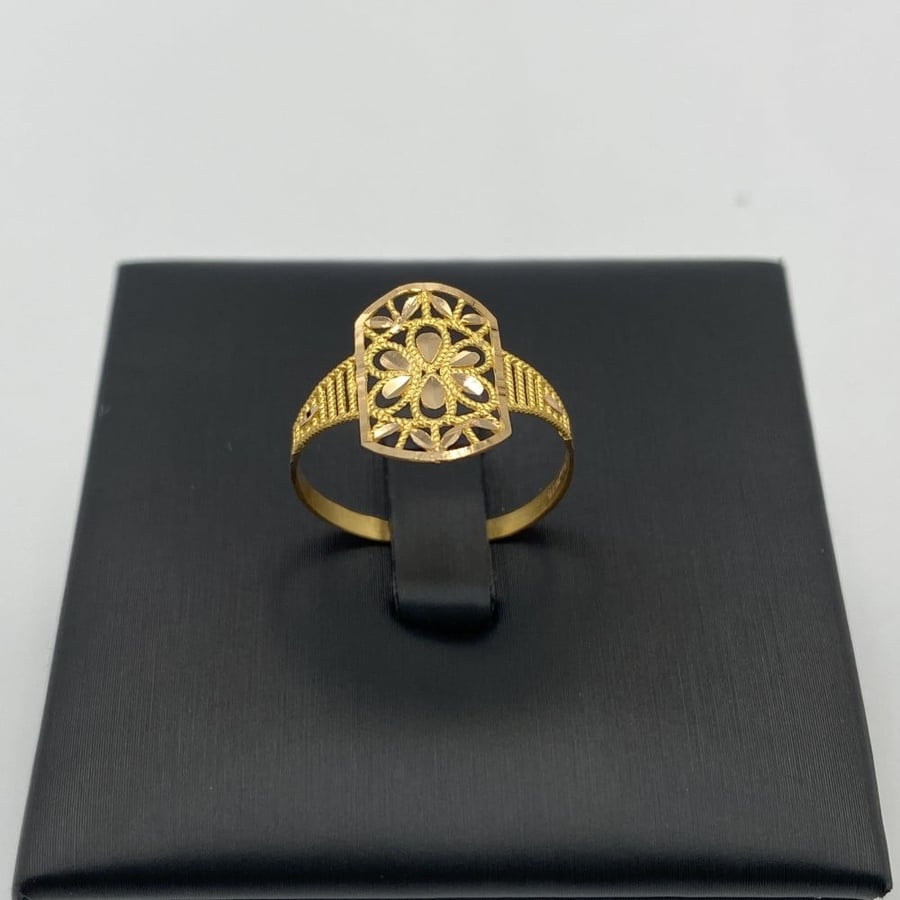 21 karat gold ring, weight 1.25 grams