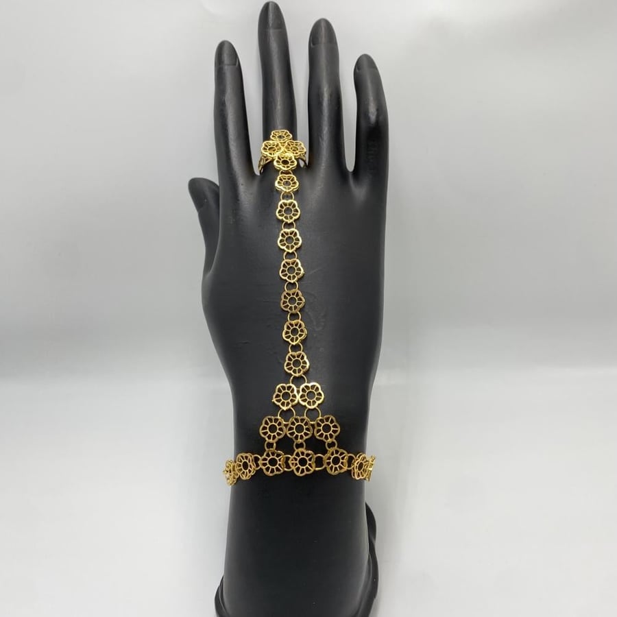21-karat gold hand weighing 8.67 grams