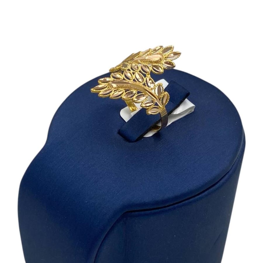 The ear of wheat ring, 21 karat gold, weighing 1.9 grams