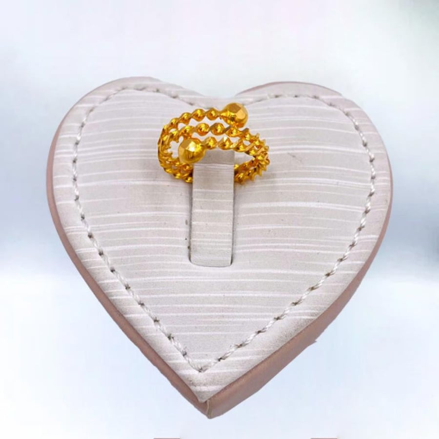 18 karat gold ring, weight 2.65 g