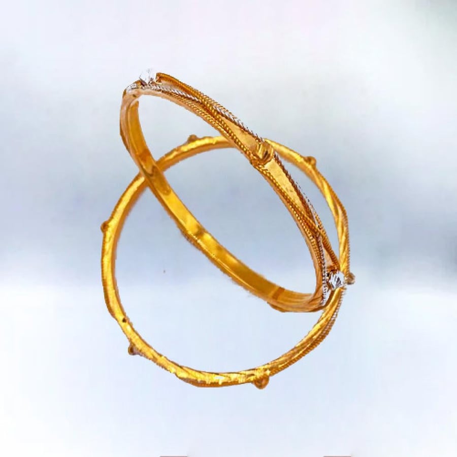 Children's gold bangles, 21 karat, weighing 5 grams