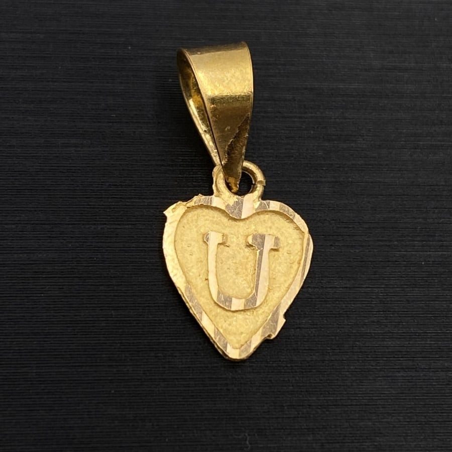 21 karat gold pendant, weight 0.7 grams