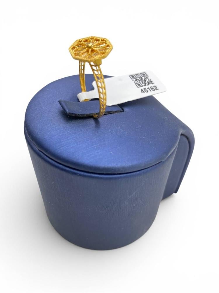 18 karat gold set, weight 8 grams