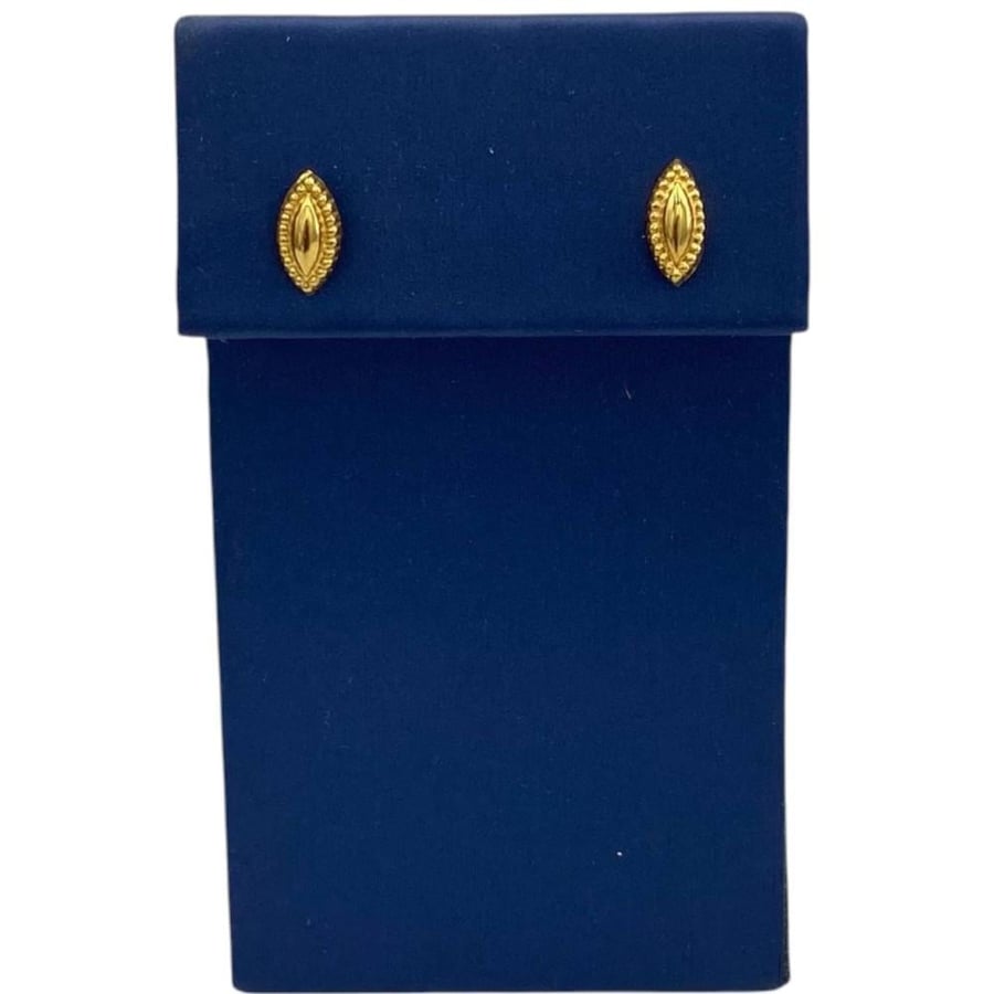 طقم ذهب عيار 21  الوزن 6.8 جم