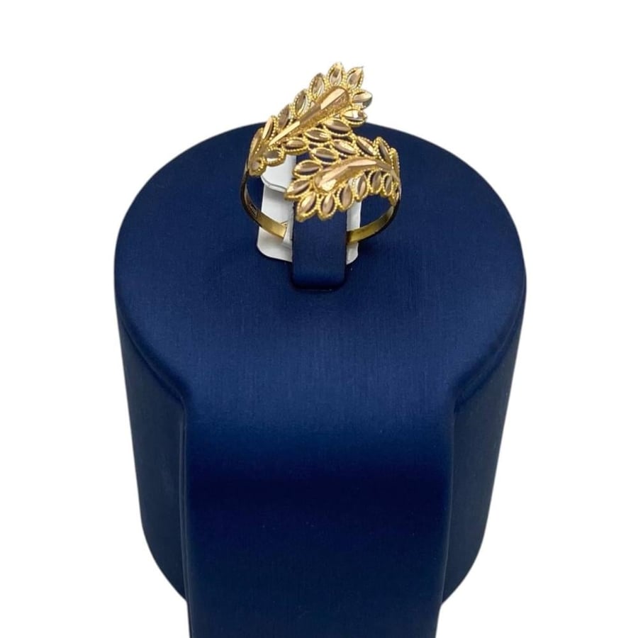 The ear of wheat ring, 21 karat gold, weighing 1.9 grams