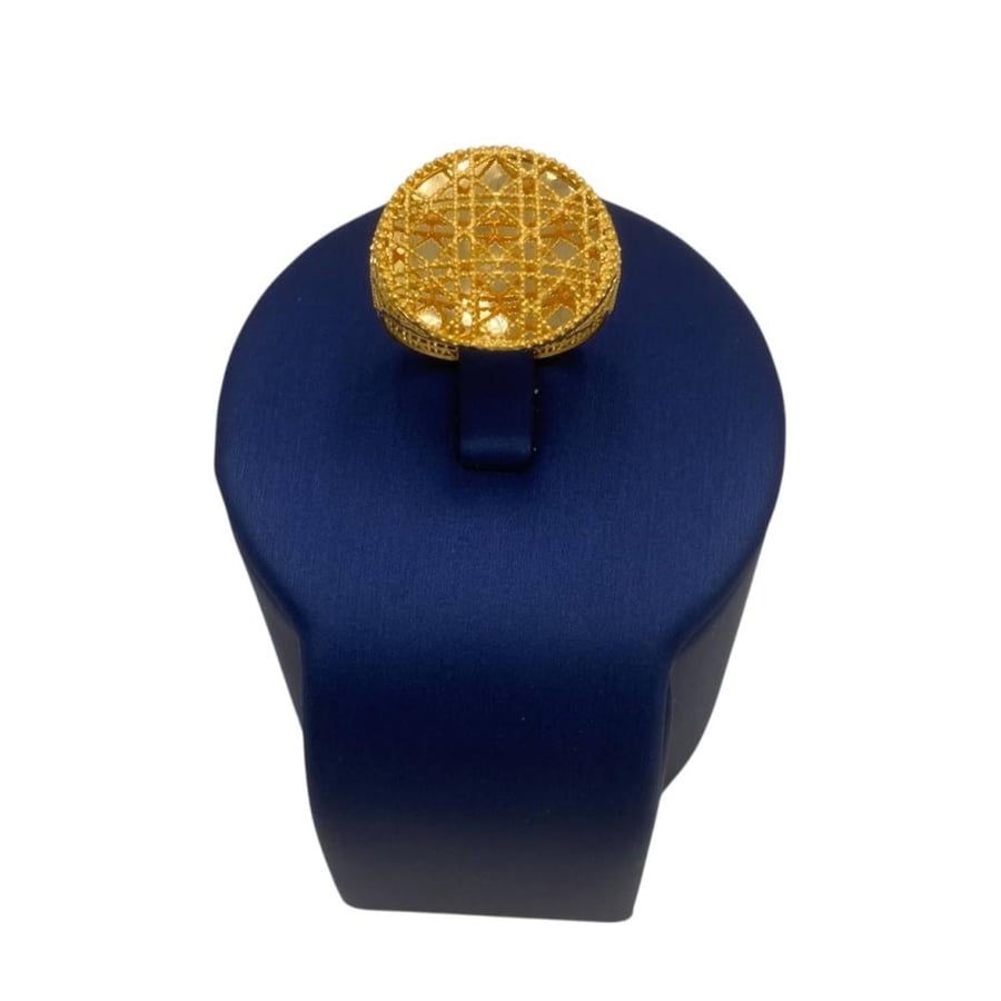 21 karat gold ring, weight 7.13 grams