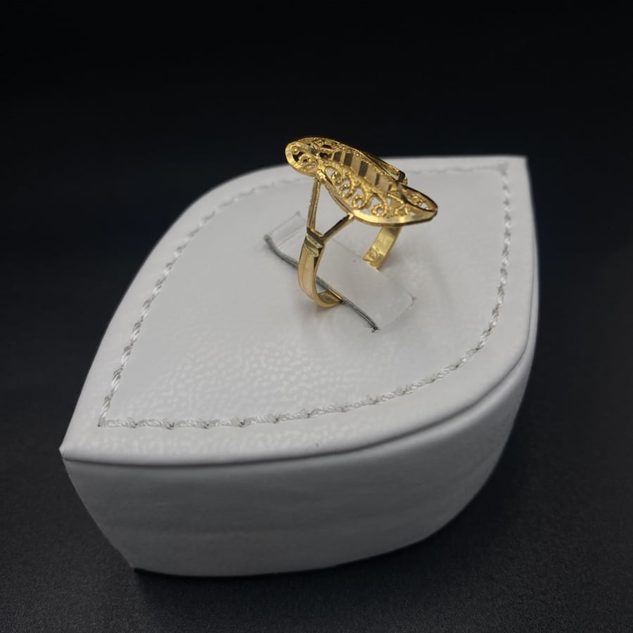 21 karat gold ring, weight 2.41 grams