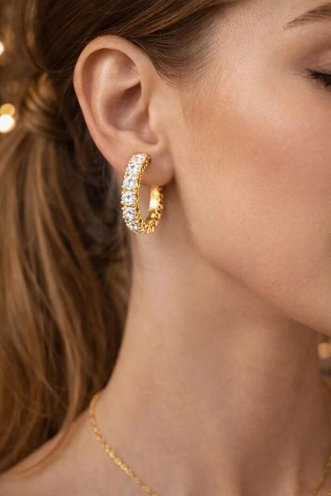 Accessories أقراط ذهبية مرصعة بحجر الزركون - عصرية وأنيقة